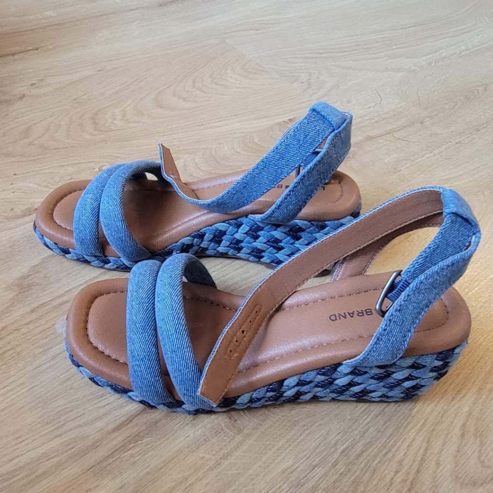 EUC Lucky brand denim sandals size 6